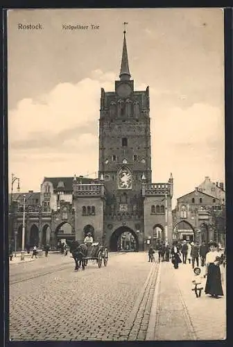 AK Rostock, Kröpeliner Tor mit Kutsche und Passanten