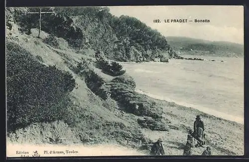 AK Le Pradet, Vue sur la plage Bonette et la côte rocheuse