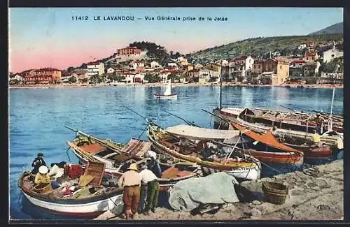 AK Le Lavandou, Vue générale prise de la Jetée