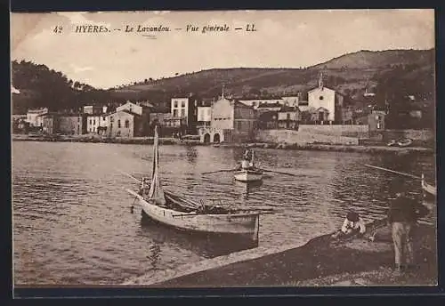 AK Hyères, Le Lavandou, Vue générale
