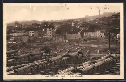 AK Ollioules, Vue générale des toits et du village en arrière-plan