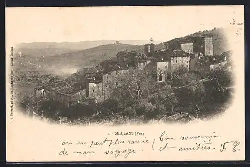 AK Seillans, Vue panoramique du village et des collines environnantes