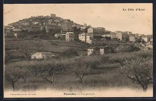 AK Pierrefeu, Vue générale du village sur la Côte d`Azur