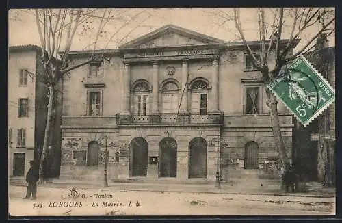 AK Lorgues, La Mairie et arbres en hiver