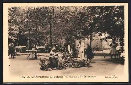 AK Montrieux-le-Vieux, Terrasse du restaurant de l`hôtel sous les arbres