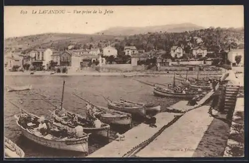 AK Le Lavandou, Vue prise de la Jetée