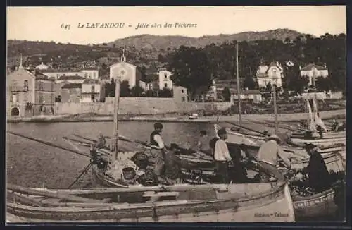 AK Le Lavandou, Jetée et abri des pêcheurs