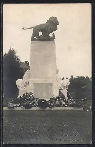 AK Rickmansworth, Denkmal mit Löwe