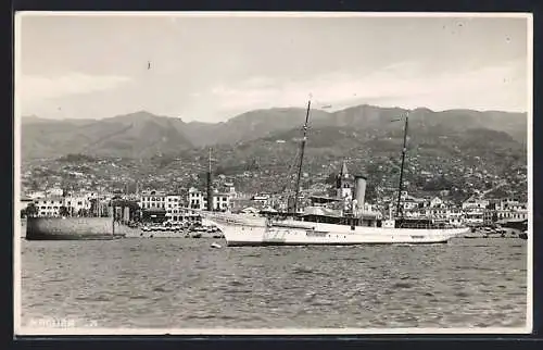 AK Madeira, Blick vom Wasser auf den Ort