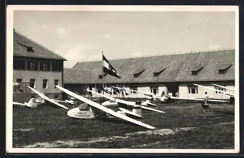 AK Wien-Aspern, Flughafen mit Segelflugzeugen
