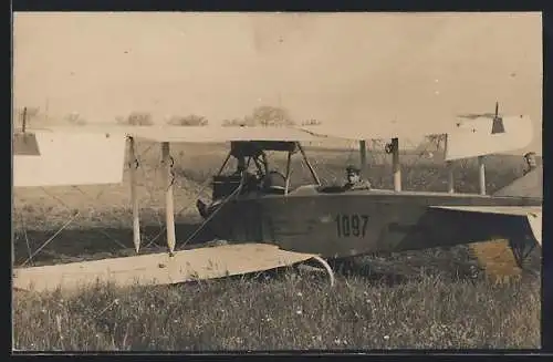 Foto-AK Abgestürztes Flugzeug