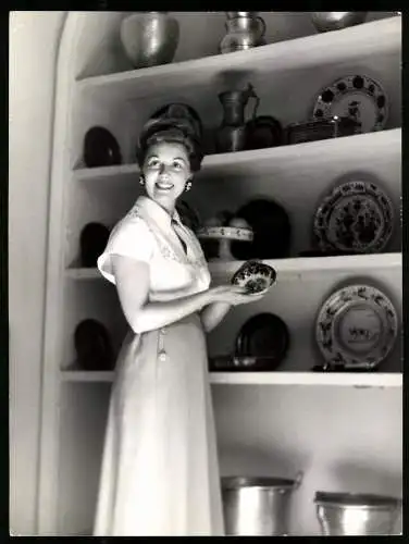 Fotografie Agentur Hecht, Berlin, Opernsängerin Nelly Corradi präsentiert ihre Deko-Teller