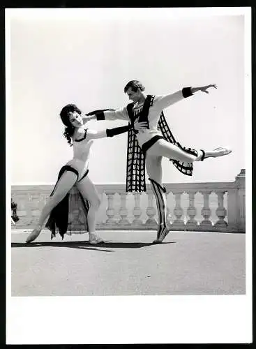 Fotografie Serge Lido, Paris, österreichische Baletttänzerin Margot Werner mit Partner Wolfgang Reuter