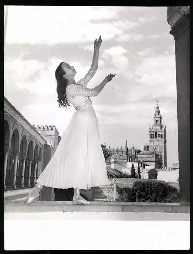 Fotografie Serge Lido, Paris, Ballerina Liane Dayde, Tänzerin im Ballet de l`Opéra national de Paris