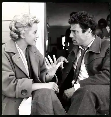 Fotografie Interfoto, Venezia, Schauspielerin Maria Schell im Gespräch mit dem Schauspieler Raf Vallone