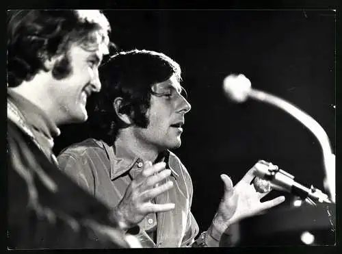 Fotografie Donald Cooper, polnische Film Regisseure Roman Polanski und Jerzy Skolimowski bei einem Interview, 25 x 18cm