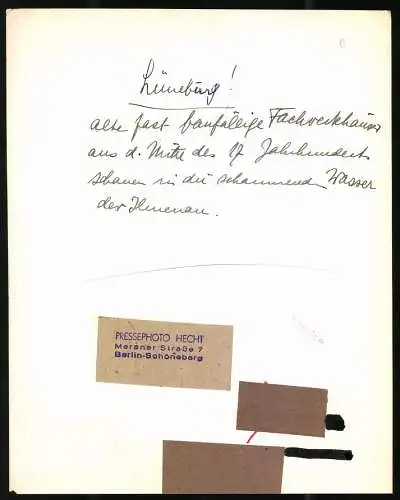 Fotografie Hecht, Berlin, Ansicht Lüneburg, alte Fachwerkhäuser an der Ilmenau
