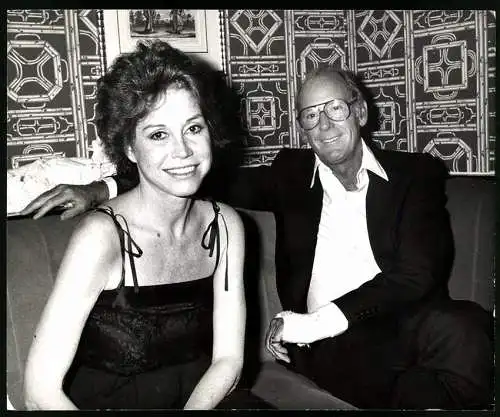Fotografie amerikanische Schauspielerin Mary Tyler-Moore mit Sir Gordon White, Grossformat 25 x 21cm