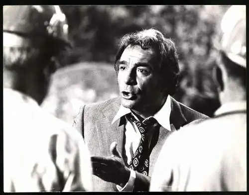 Fotografie italienischer Schauspieler Ugo Tognazzi in einer Filmszene, Grossformat 27 x 21cm