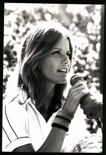 Fotografie Beryl Sokoloff, amerik. Modell Cheryl Tiegs beim Tennistunier Robert F. Kennedy Pro-Celeberty Tournament