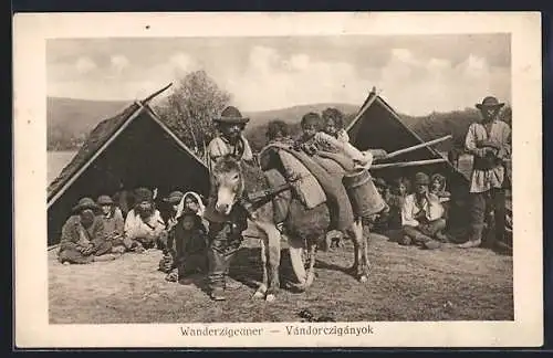AK Wanderzigeuner, rumänische Zigeunergruppe mit Esel vor ihren Zelten