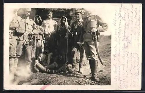 AK Sinti und Roma / Zigeuner und Soldaten in Uniform