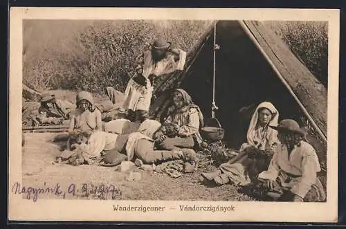 AK Sinti und Roma / Wander-Zigeuner vor ihrem Zelt, nackte Frau