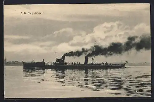 AK SM Torpedoboot fährt in einen Hafen