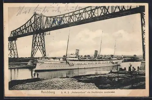 AK Rendsburg, SMS Hohenzollern die Hochbrücke passierend