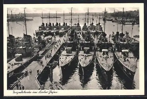 AK Kiel, Torpedoboote im Hafen