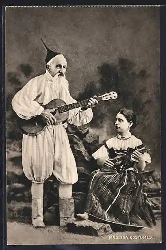 AK Madeira, Paar in Tracht mit Gitarre und Ukulele