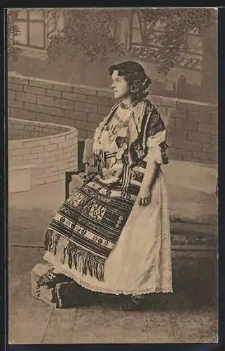 AK Bauernmädchen in Belgrader / serbischer Tracht