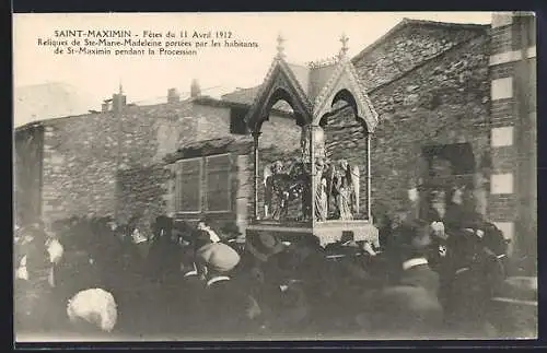 AK Saint-Maximin, Reliques de Ste-Marie-Madeleine portées par les habitants en procession