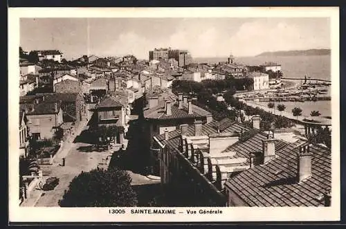 AK Sainte-Maxime, Vue générale de la ville et du port côtier