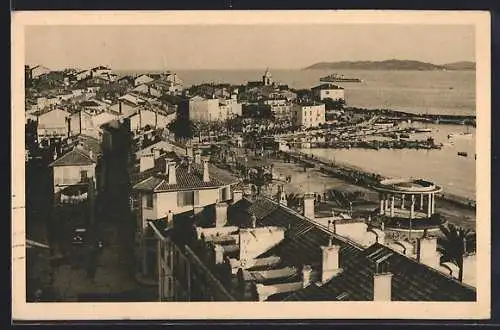 AK Sainte-Maxime, Vue générale du port et de la plage animée