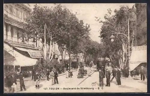 AK Toulon, Boulevard de Strasbourg animé avec passants et arbres