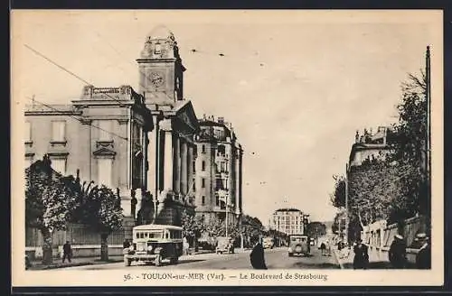 AK Toulon, Le Boulevard de Strasbourg avec voitures et passants