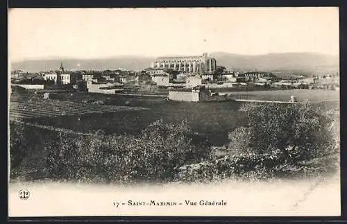 AK Saint-Maximin, Vue Générale de la ville avec l`église en arrière-plan