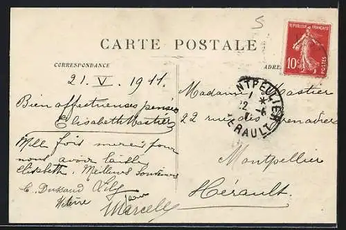 AK Sainte-Baume, Vue générale de l`hôtellerie devant la montagne