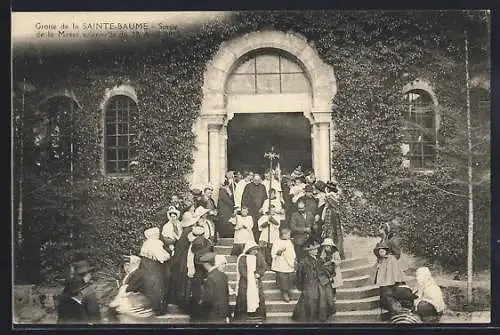 AK Sainte-Baume, Sortie de la Messe solennelle de la Grotte