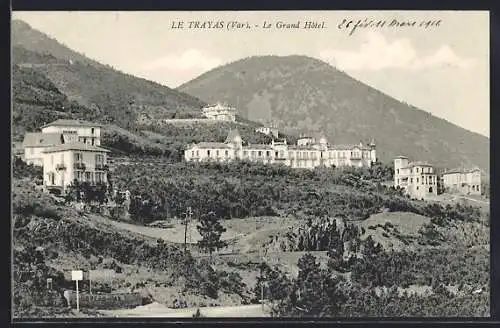 AK Le Trayas, Le Grand Hôtel avec vue sur les collines environnantes