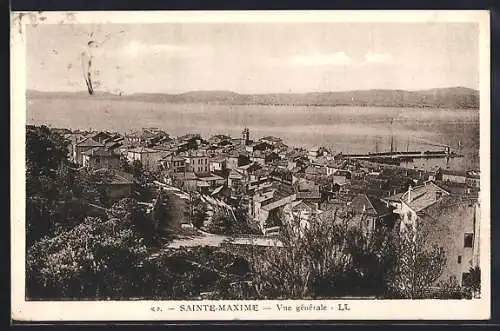 AK Sainte-Maxime, Vue générale sur la ville et le littoral