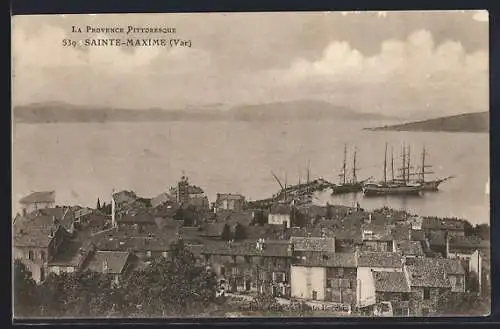 AK Sainte-Maxime, Vue sur le village et les voiliers dans le port