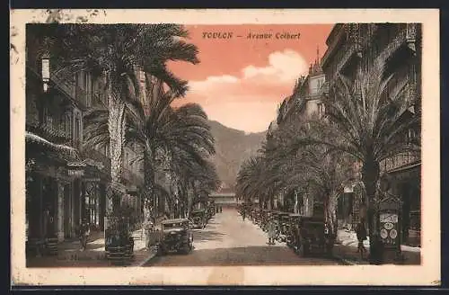 AK Toulon, Avenue Colbert bordée de palmiers et de voitures anciennes