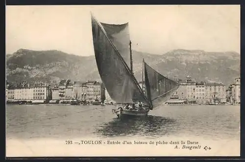 AK Toulon, Entrée d`un bateau de pêche dans la Darse