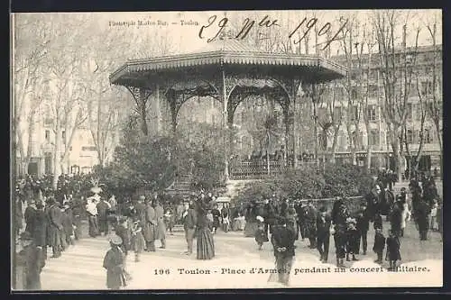 AK Toulon, Place d`Armes pendant un concert militaire