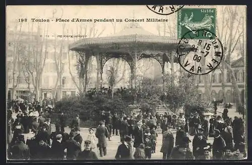 AK Toulon, Place d`Armes pendant un concert militaire