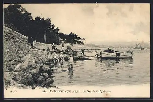 AK Tamaris-sur-Mer, Pointe de l`Aiguillette, baigneurs et bateaux sur la côte rocheuse