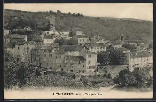 AK Tourrettes, Vue générale du village et des collines environnantes