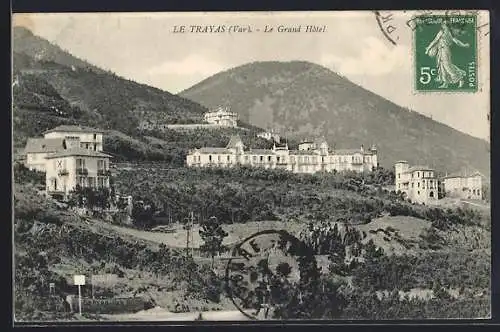AK Le Trayas, Le Grand Hôtel avec vue sur les collines environnantes
